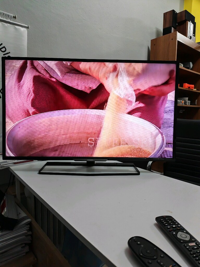 Philips Smart Led televizyon 102 ekran Led tv - 7