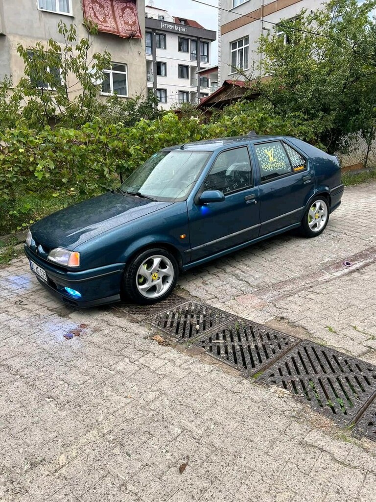 Renault 19