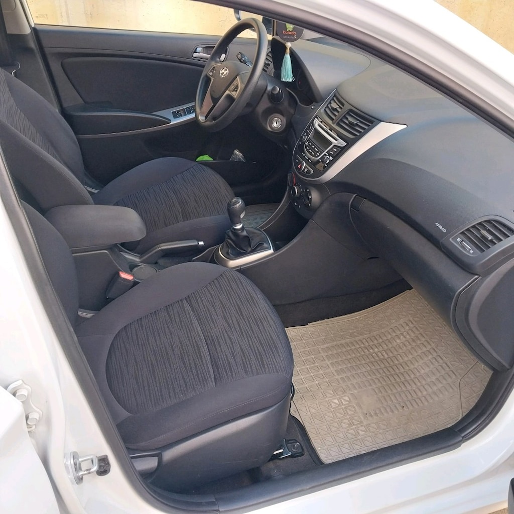 Hyundai Accent Blue 1.6 CRDI - 13