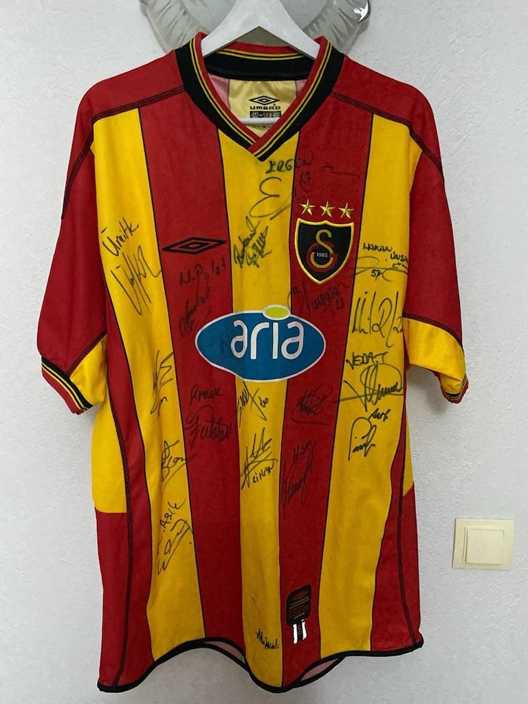 2001/2002 galatasaray takım imzalı forma