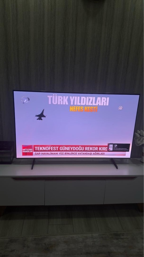 Samsung 140 ekran oled 4k üzerinde ekran koruyucu bulunmamaktadır - 2