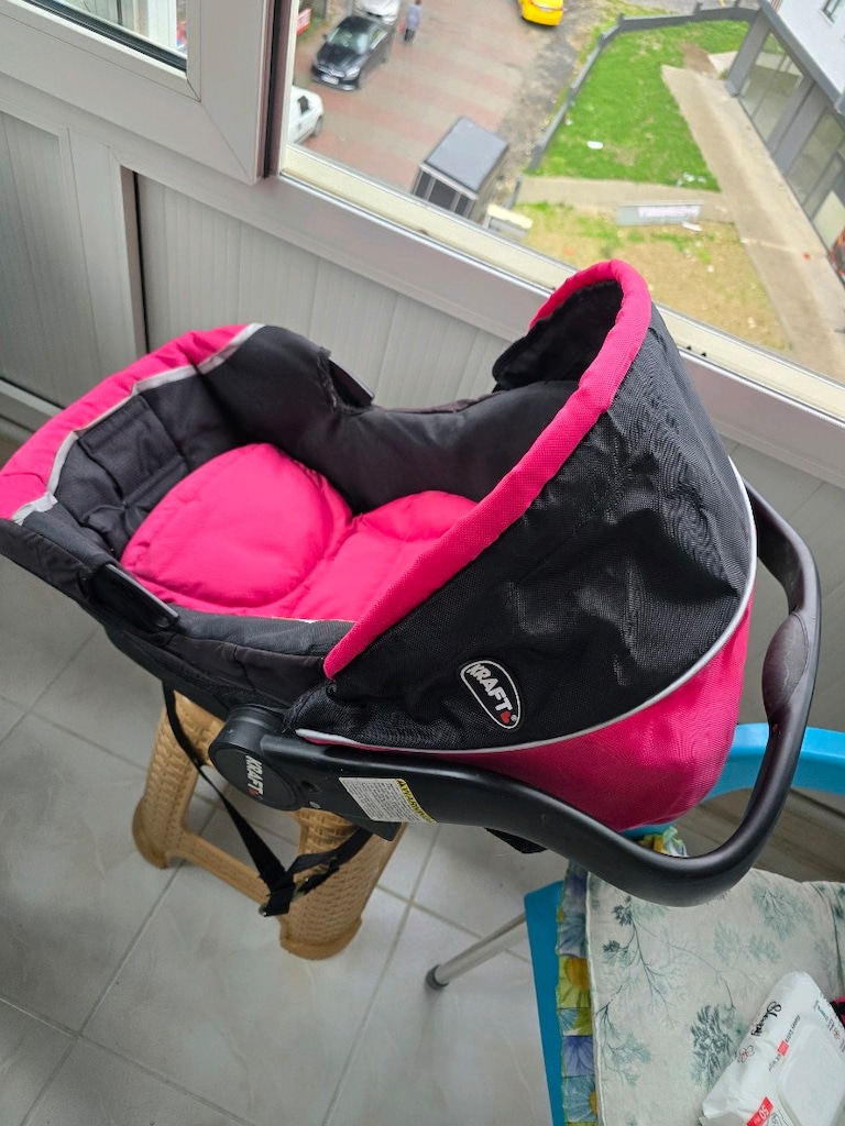 Pembe ve Siyah Araba Koltuğu - 5