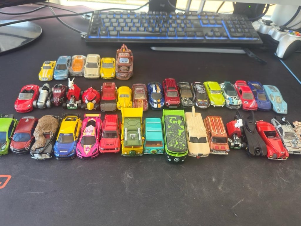hot wheels koleksiyonum satılıktır tek tek veya toplu fiyat sorunuz - 4