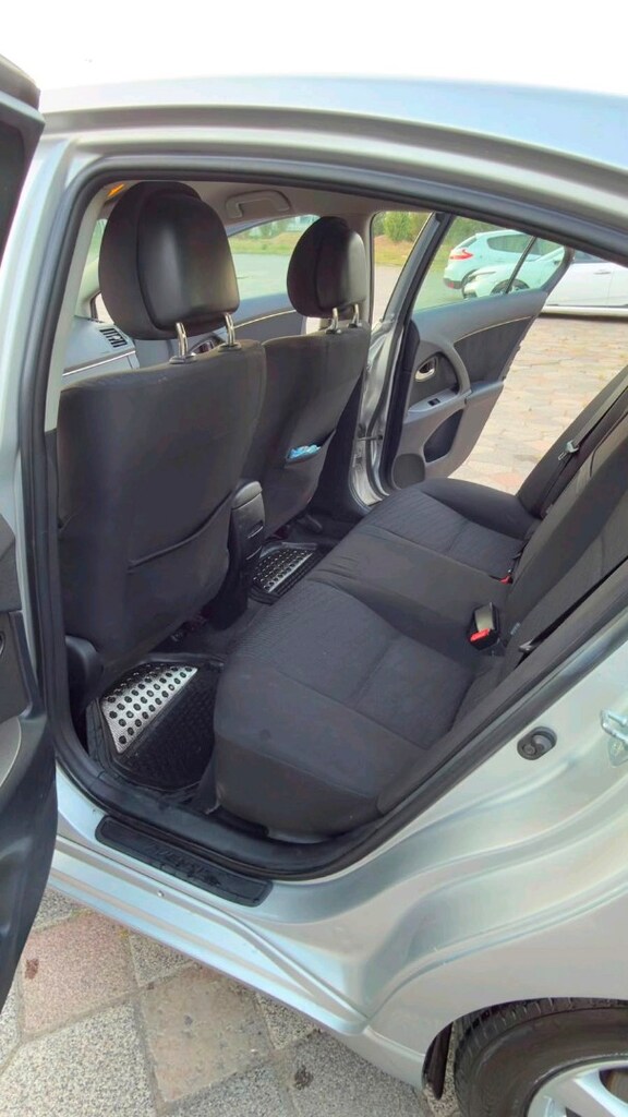 2011 model 83.000km Toyota avensis - 4
