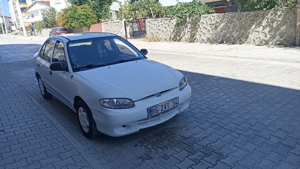 98 Hyundai Accent - 5