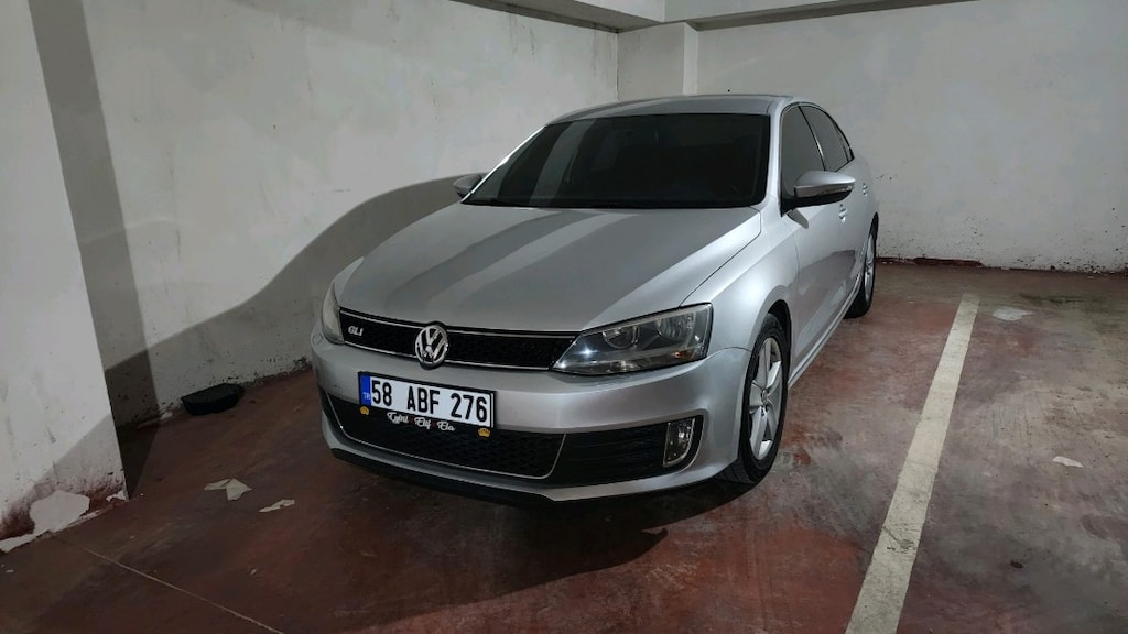 Volkswagen Jetta GLI - 2