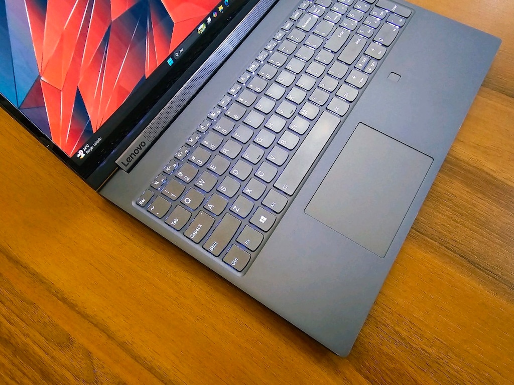 Lenovo Yoga Dokumatik Laptop GTX 1650. - 7
