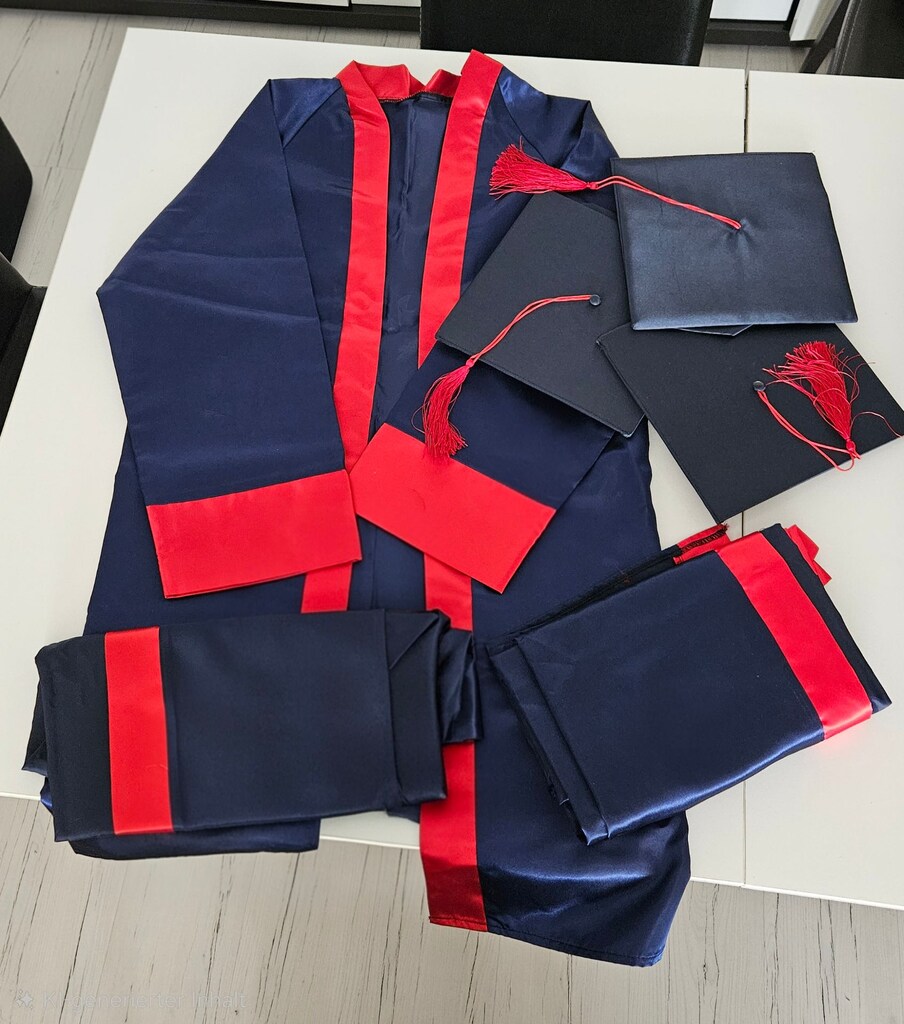 3 adet Mezuniyet Cübbe ve Kep - 1 kere kullanıldı - YENİ SAYILIR - 4