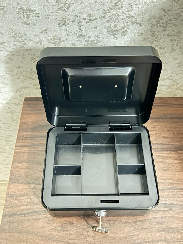 Aprilla Marla Küçük Seyyar Para Kasası Temiz Kullanılmış Fiyat 1000TL - 2