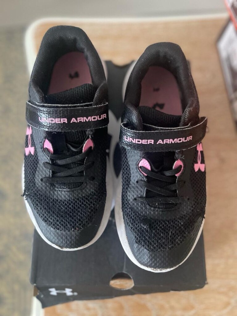 Under Armour orijinal spor ayakkabı