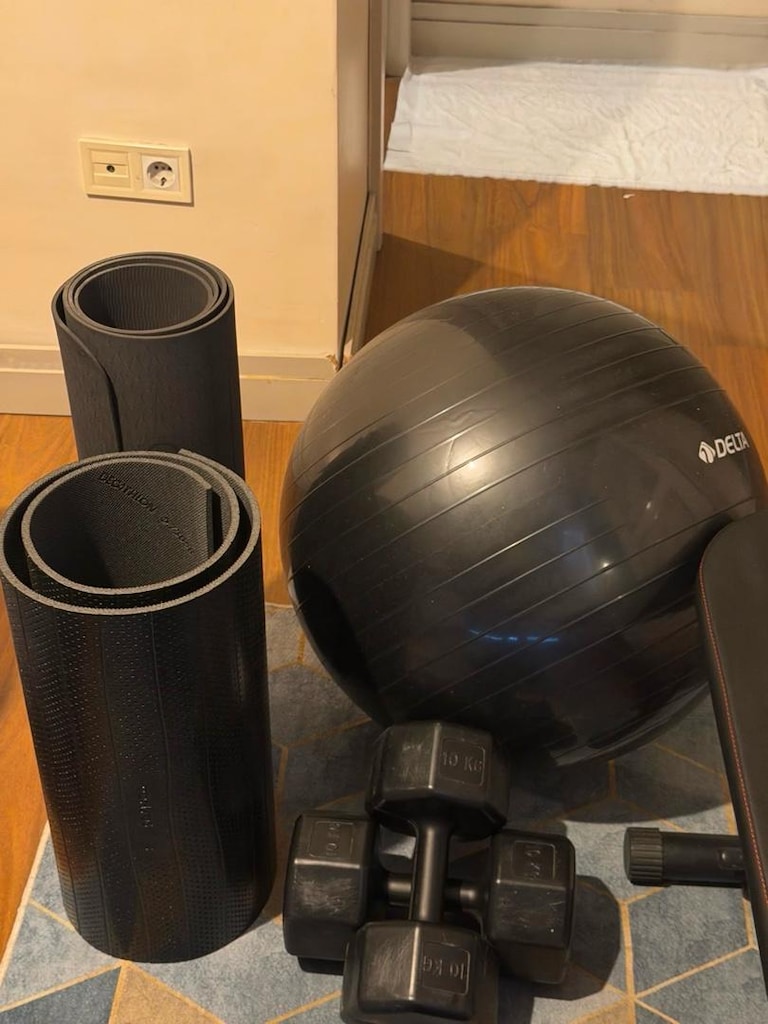 Home Gym Equipment Bundle Includes - 4