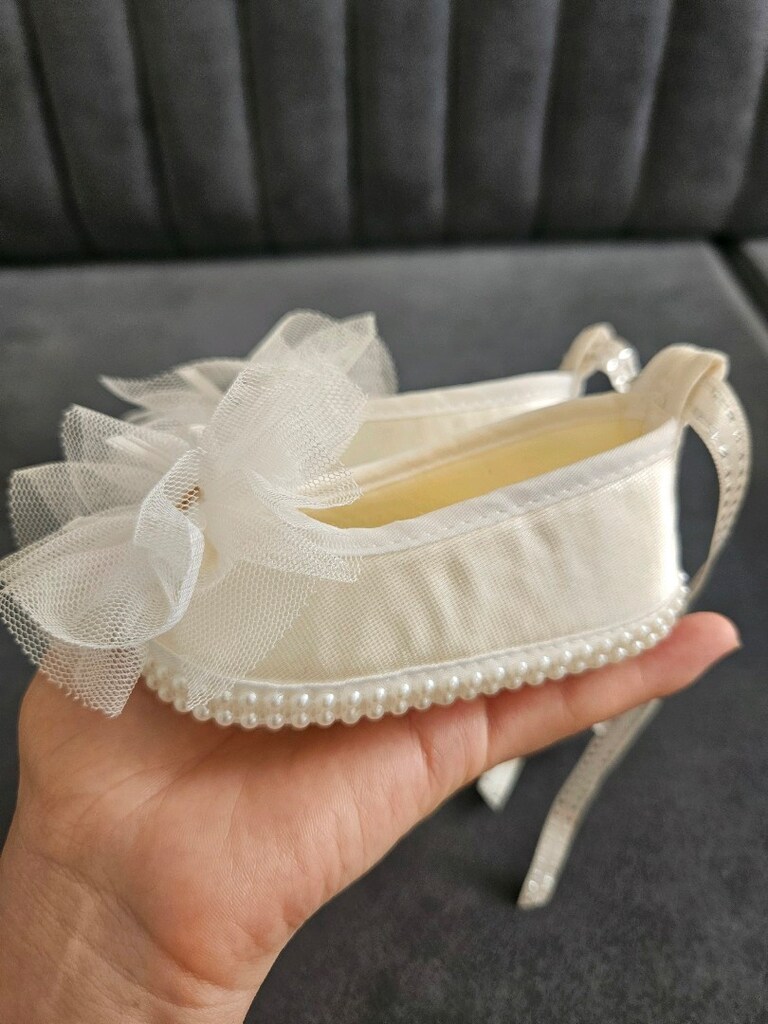 Bebiccino Kız Bebek Bilekten Bağlamalı İncili Patik 0/6 Ay - 2