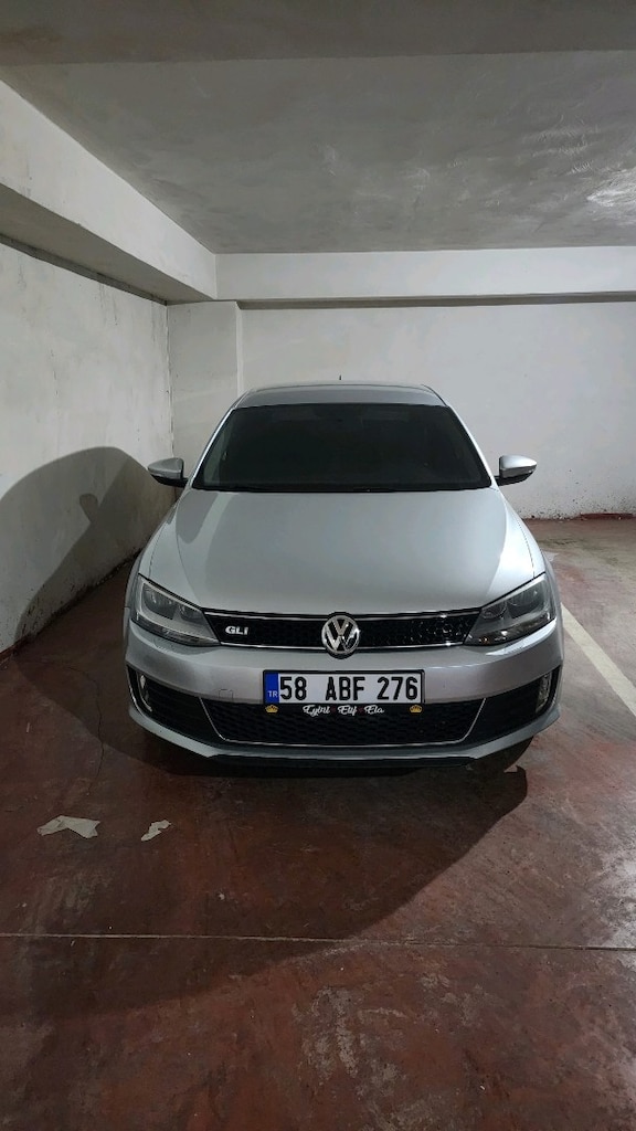 Volkswagen Jetta GLI - 3
