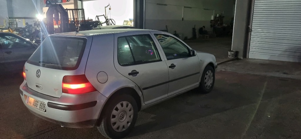 2003 model golf - 12