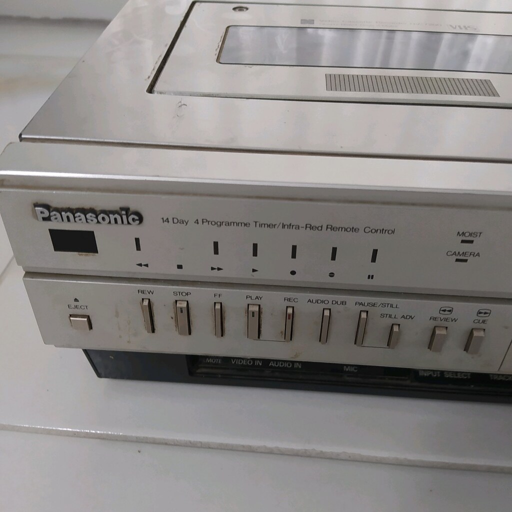 PANASONİC video fişe takınca ışık yanıyor ama çalışma durumu bilmiyor - 2