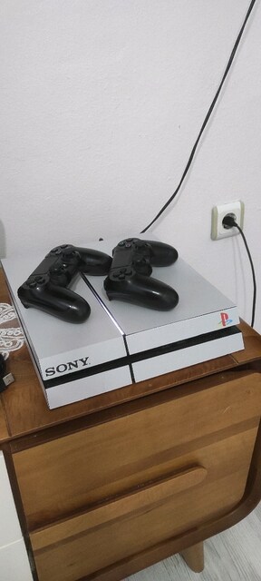 ilk sahibinden PS 4 500 gb