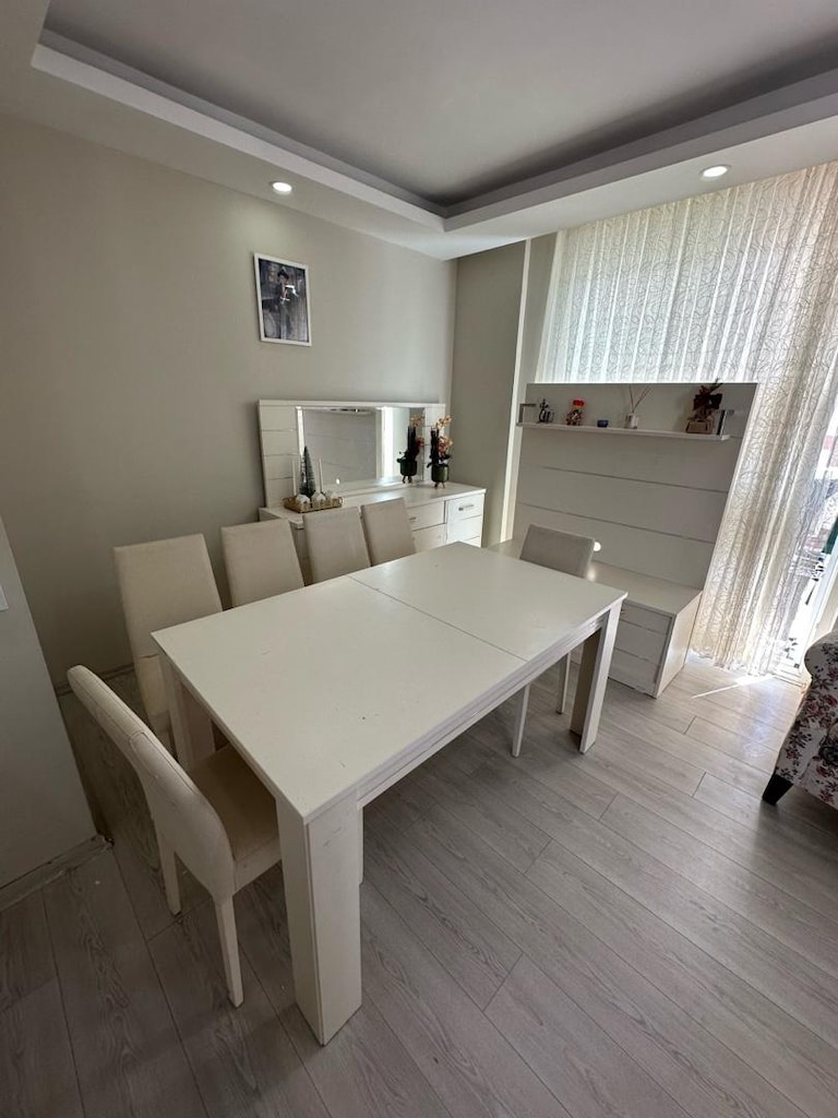 Temiz Bellona Açılır Yemek Masası ve 6 Sandalye - Sağlam Durumda - 2