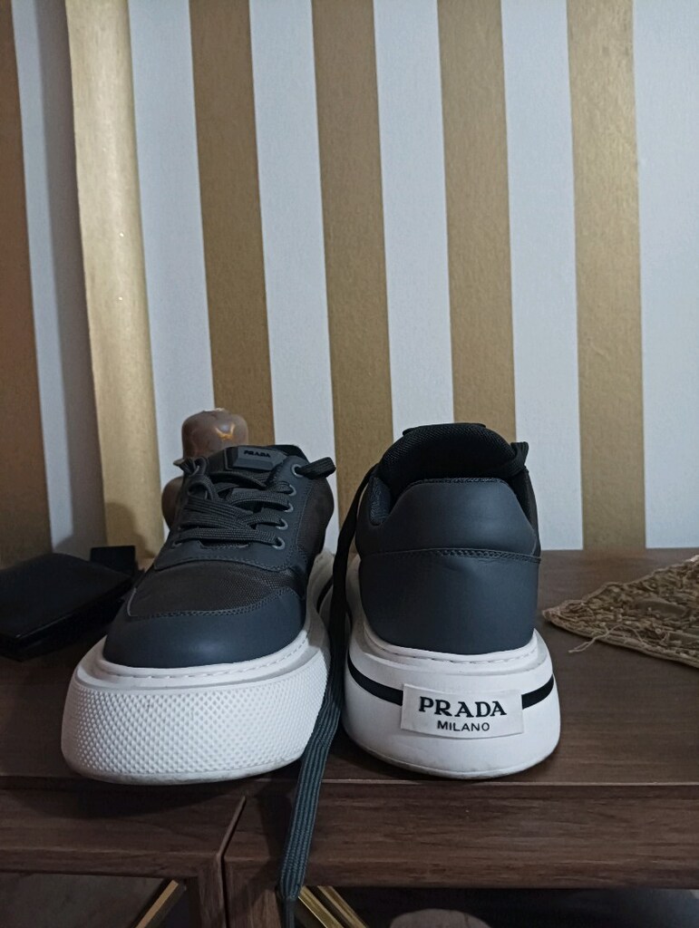 “Satılık Prada Milano Ayakkabı | Orijinal & Şık”