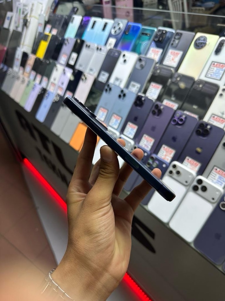 Atlas teknoloji acil satılık İPhone 17 pro Max TR 18 ay garantili - 2