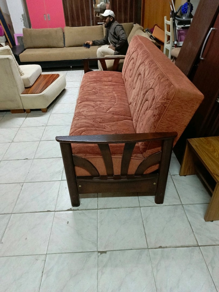 2 adet ahşap kanepe çok sağlam ve kaliteli döşemesi yeni gibi - 2