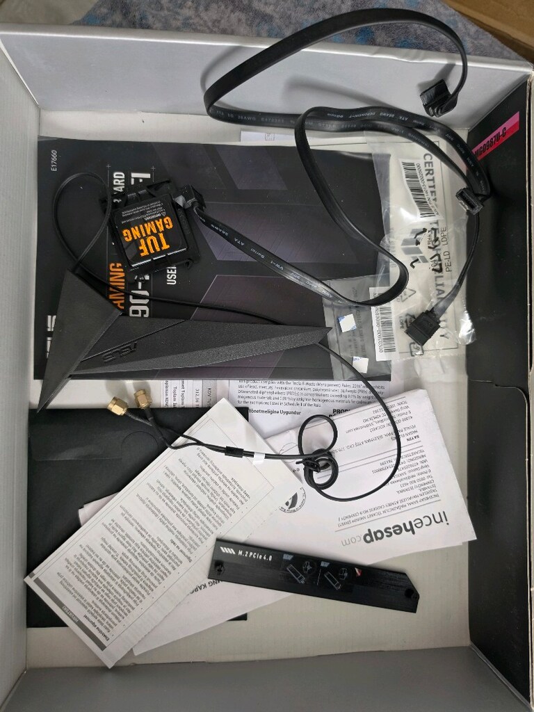asus tuf z590 + 4x8 32 gb ram - 3