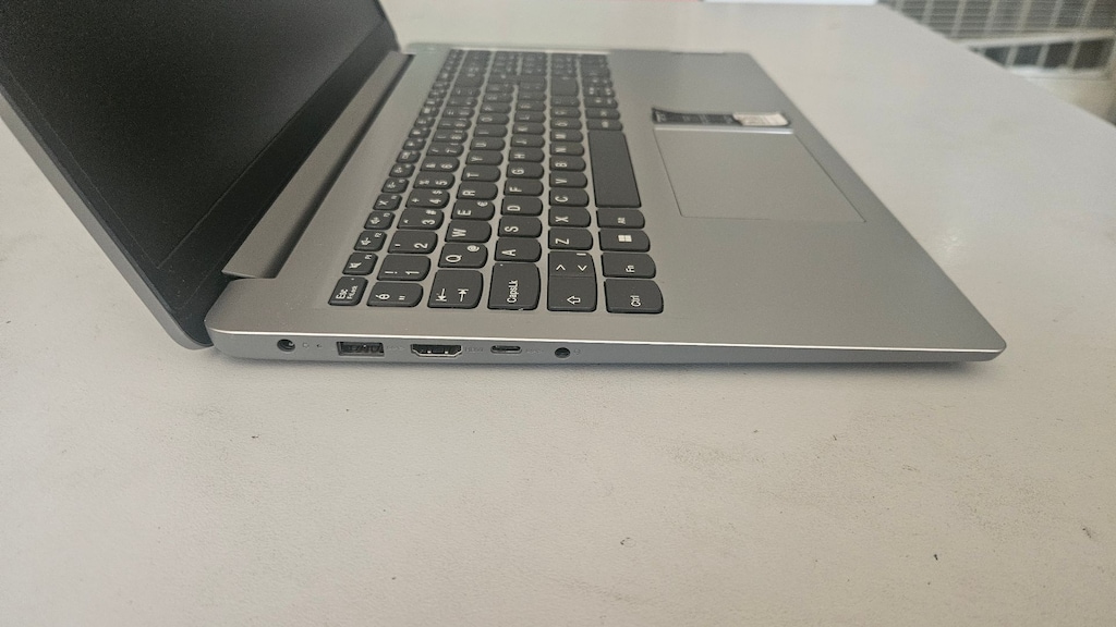 Lenovo Celeron İşlemcili 4 GB DDR4 Ram 128 GB SSD Kutulu Laptop - 5