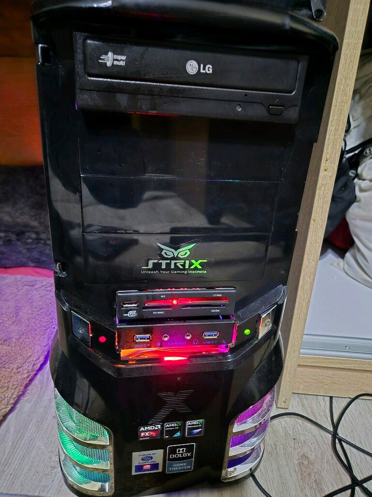 AMD FX (tm) -6100 six - 3.30 GHz NVIDIA GeForce GTX 950 2 gb - 2