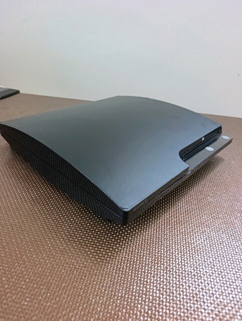 İlk kullanıcısından slim kasa PlayStation 3, 500 GB + 8 oyun