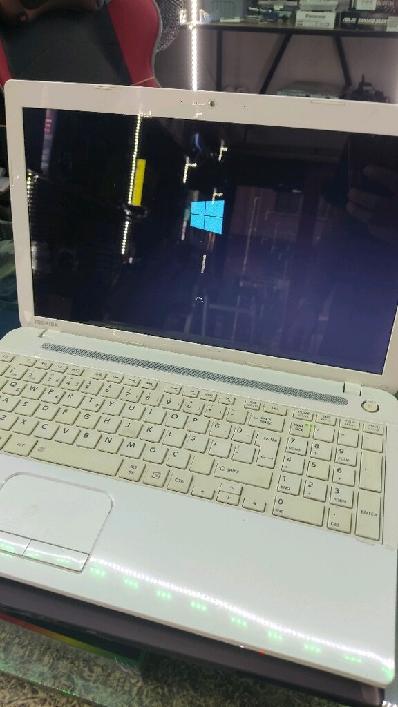 Toshiba leptap win10 6 gb rem amd işlemci 15.6 - 4