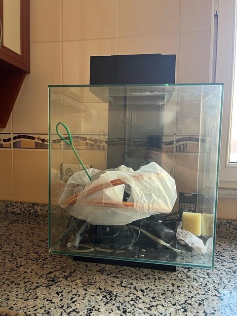 Fluval Edge Akvaryum Seti – Eksiksiz Ekipmanlı, Temiz ve Sorunsuz