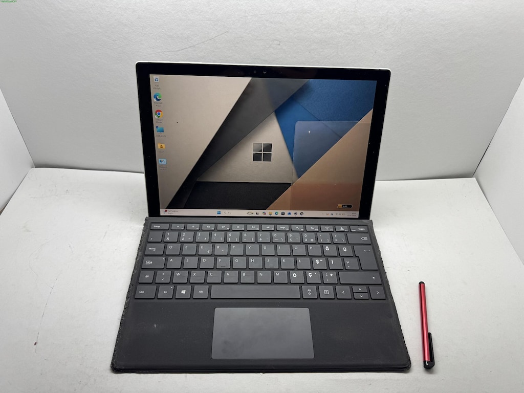 SURFACE İ5 6. NESİL 8 GB RAM 256 NVME DOKUNMATİK + KALEM - 2