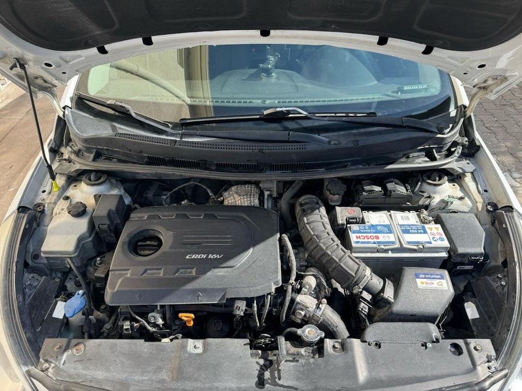 2018 model 120 binde 1.6 dizel otomatik beyaz renk Accent blue. - 7