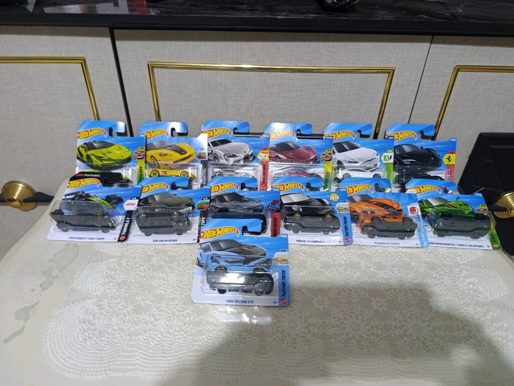 Hot Wheels Renkli Mini Araba Seti - 2