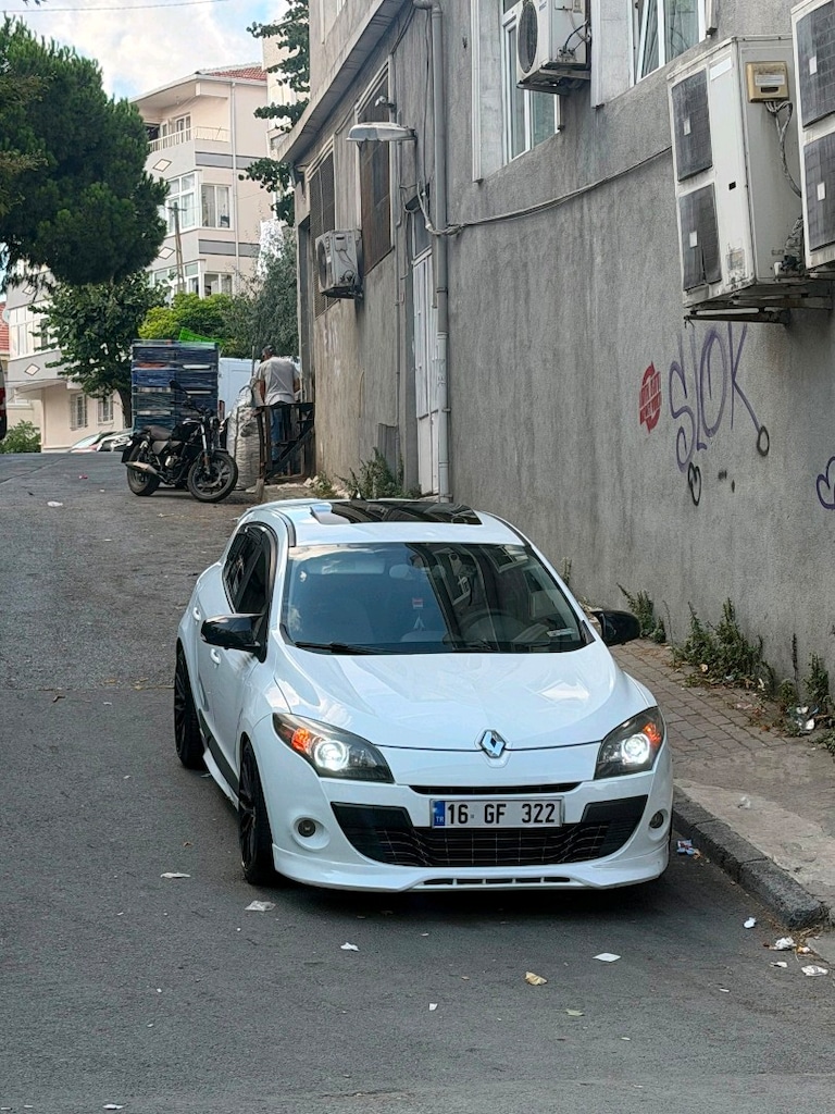 SAHİBİNDEN DİZEL 6 İLERİ DÜSÜK KM OPSİYONLU megane 3 - 8