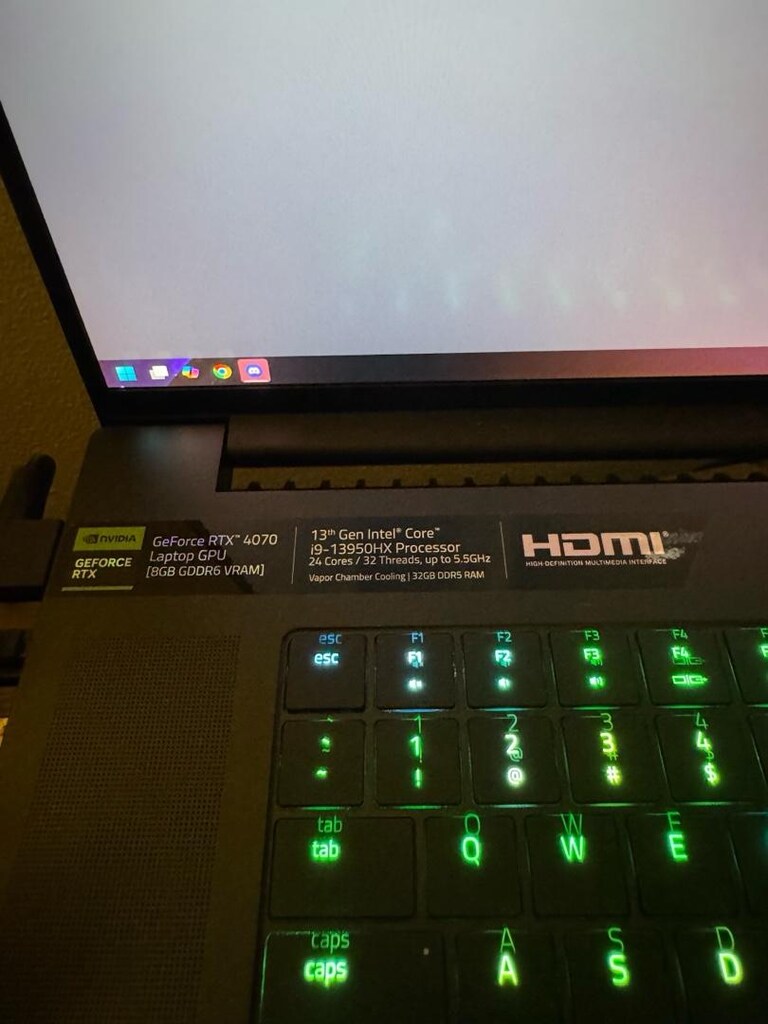 acil satılık rtx 4070 razer blade 18 - 5