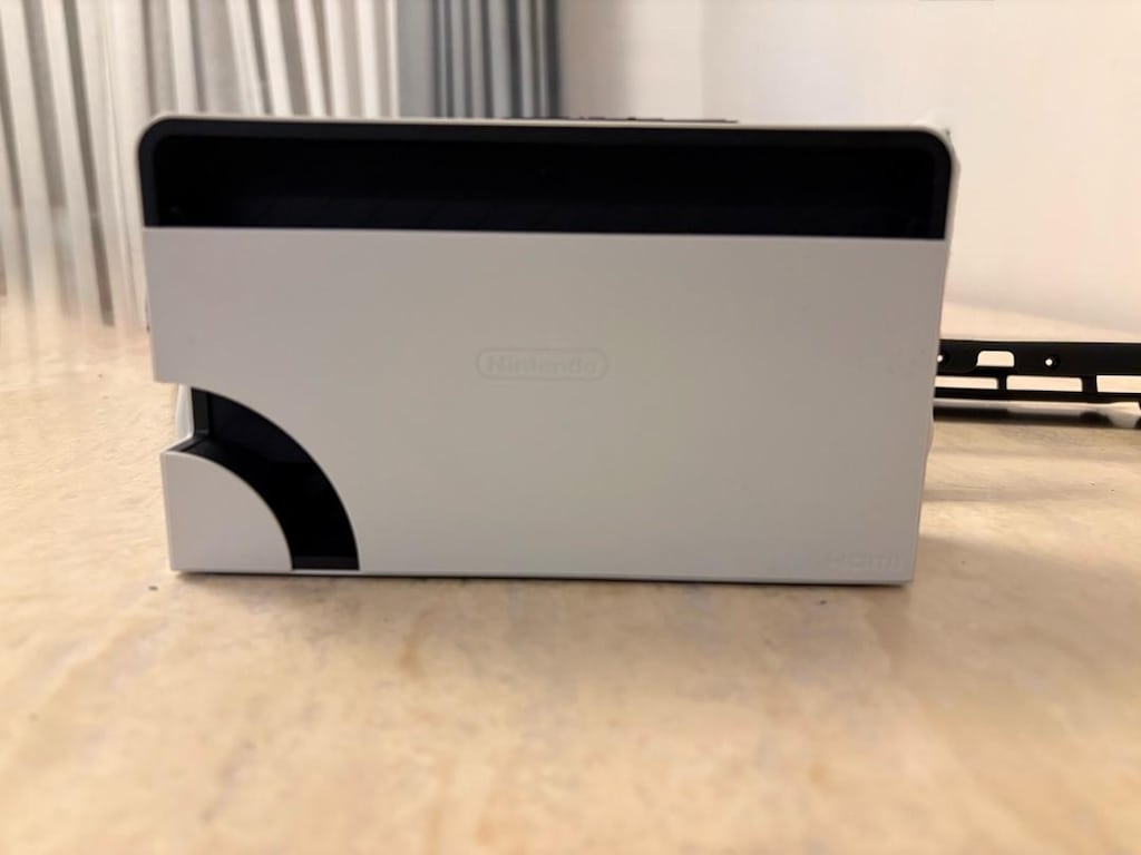 Nintendo switch oled + iki oyun ve aksesuarlar - 8