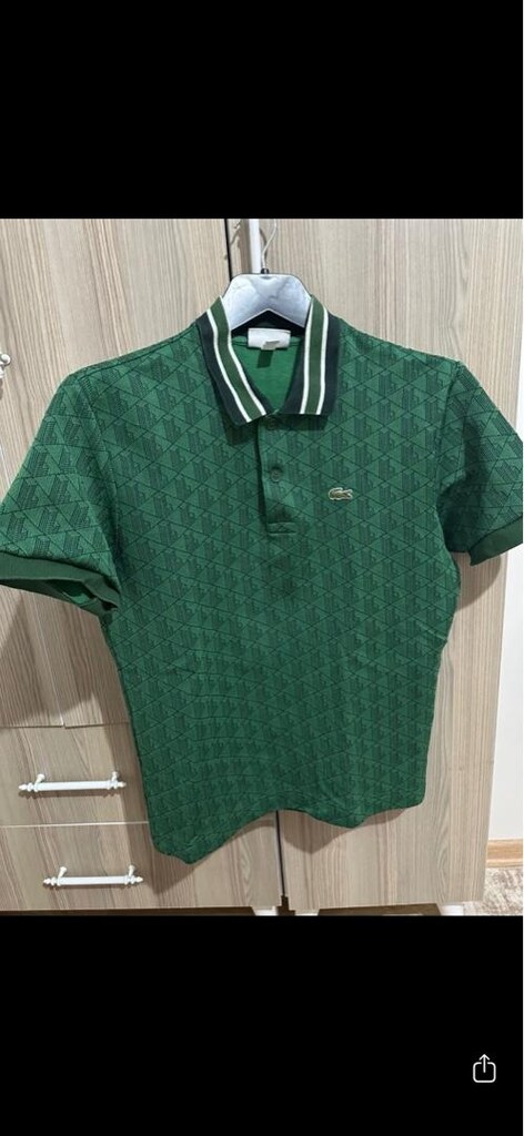 Lacoste monogram desenli yeşil polo yaka t shirt