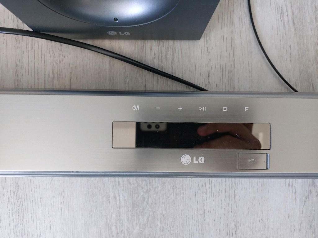 Lg Soundbar - 2