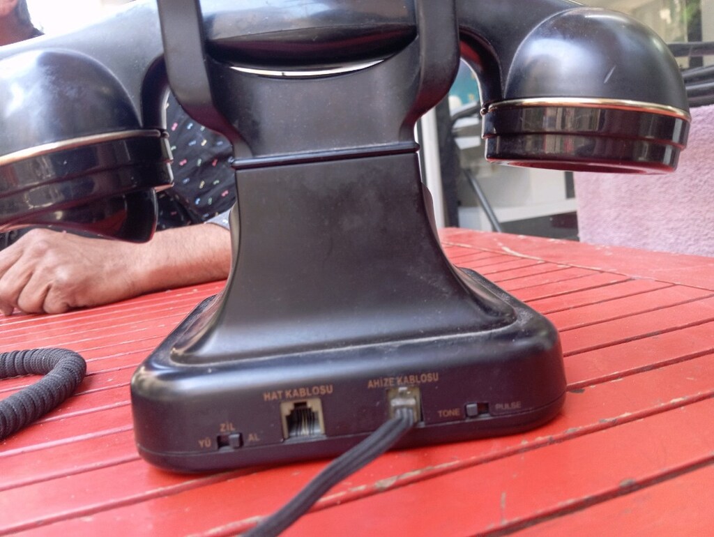Antika görünümlü fakat diil, Dekor amaçlı eski tip Tuşlu telefon - 8