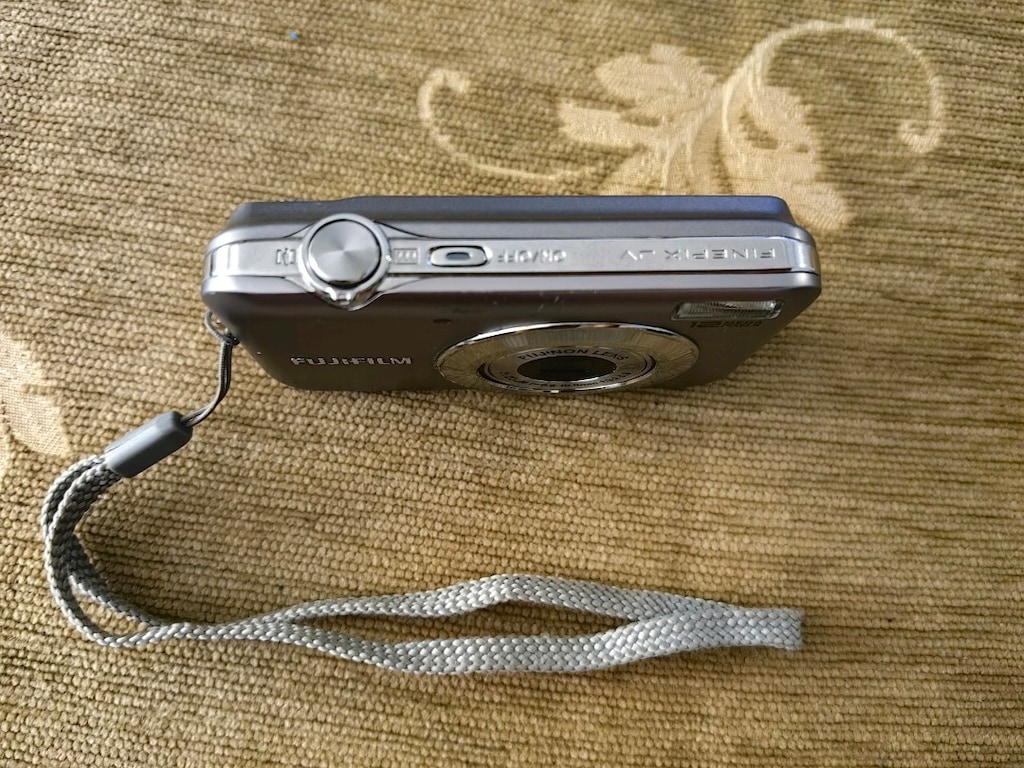 Fujifilm FinePix JV110 sıfırkadar temiz şarj kablosu ve hafıza kar yok - 2