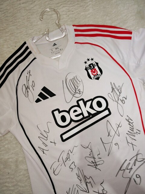 Beşiktaş imzalı forma