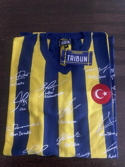Fenerbahçe 100. yıla özel imzalı forma
