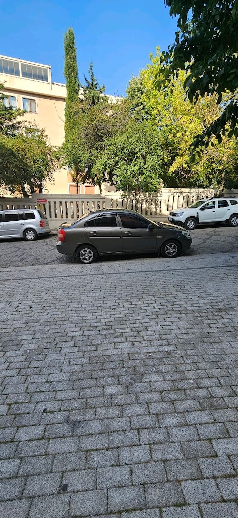 2010 MODEL HYUNDAİ ACCENT ERA OTOMATİK VİTES 143 bin kmde ağır hasarlı - 2
