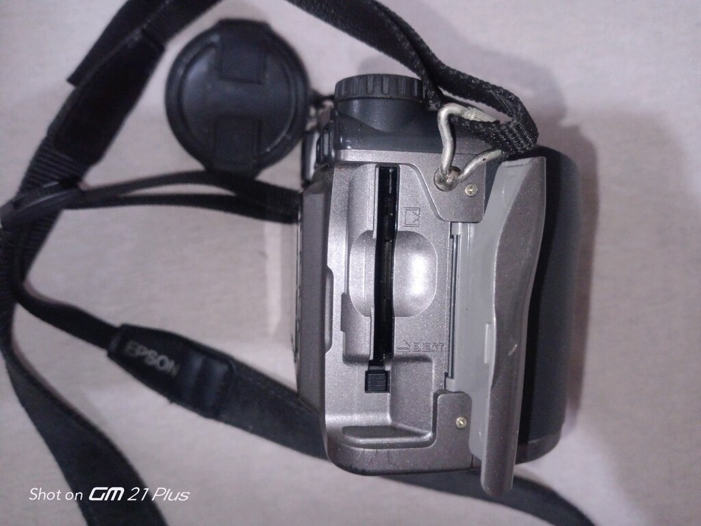 EPSON 3.3 MEGAPİKSEL DİJİTAL FOTOĞRAF MAKİNESİ - 4