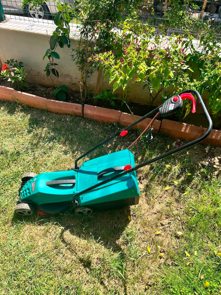 Bosch Arm32 çim biçme makinası(sıfır ayarında) - 2