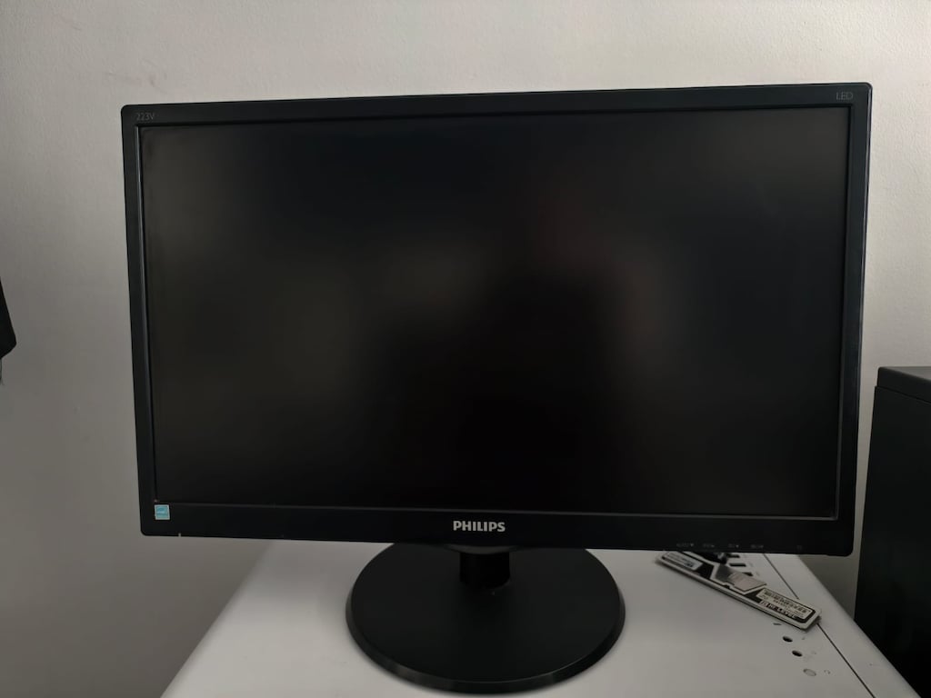 PHİLİPS LED MONİTÖR - 8