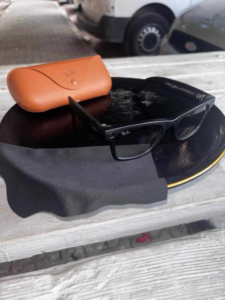 Meta Ray-Ban Smart Glasses, Wayfarer, Matte Black / G15 Green Large - 3