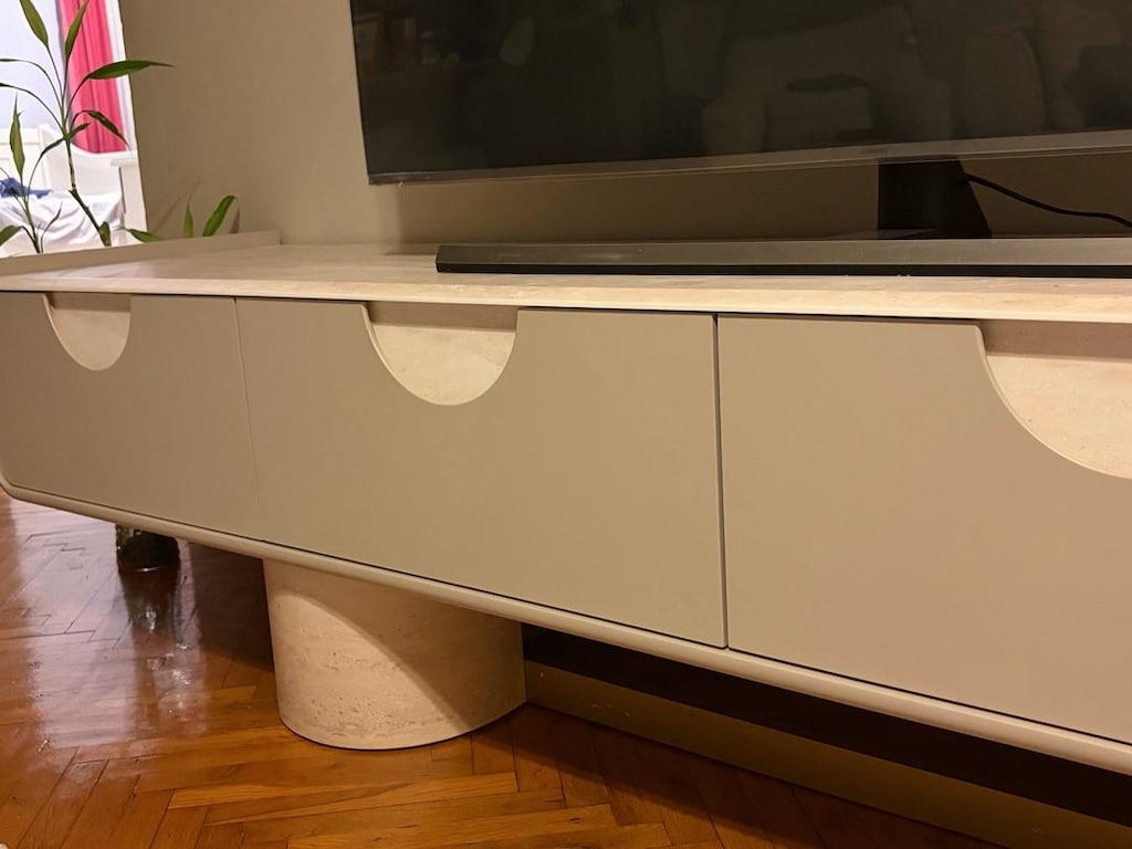 Modern Tasarım TV Ünitesi – Traverten Görünümlü, Çok Temiz - 5