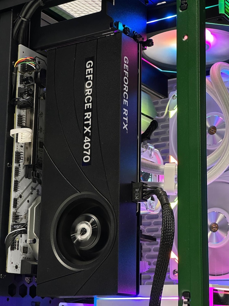 Ryzen 7 7800X3D - RTX 5060 8GB - 16GB RAM - 1TB M.2 SSD - 7
