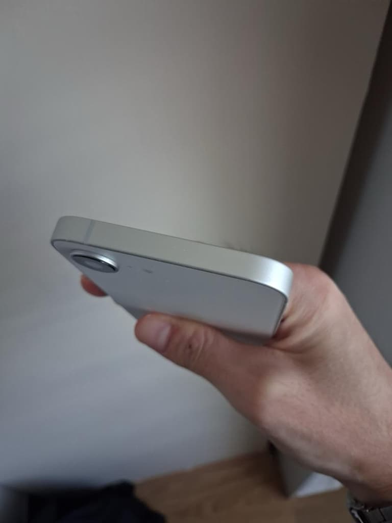 İPhone 16e - 7